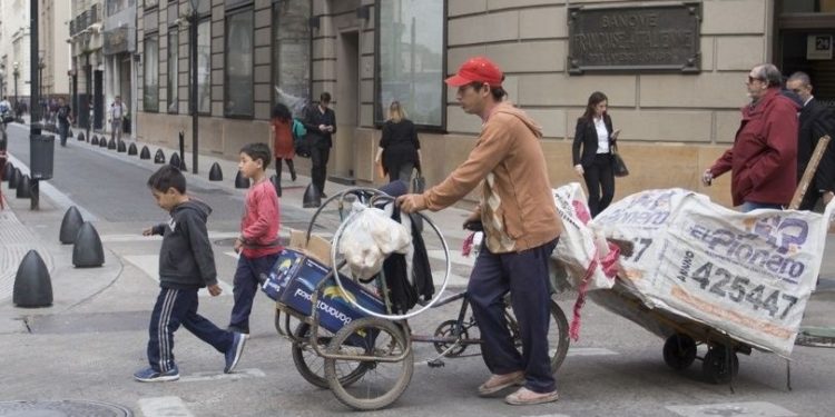 Una familia tipo necesitó más de $47.000 en septiembre para no ser pobre