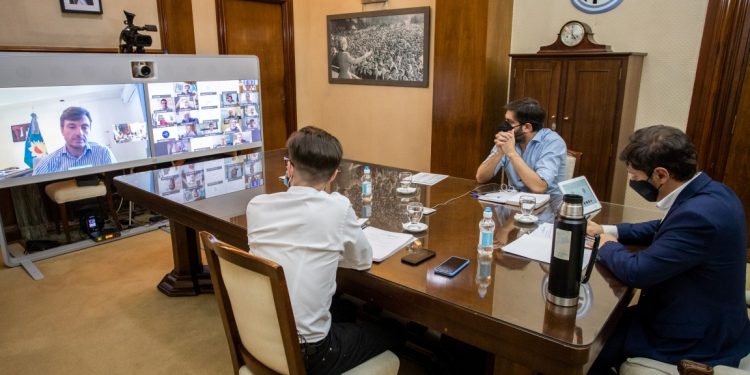 Kicillof y Simone firmaron convenios para 71 obras de infraestructura en 44 municipios bonaerenses