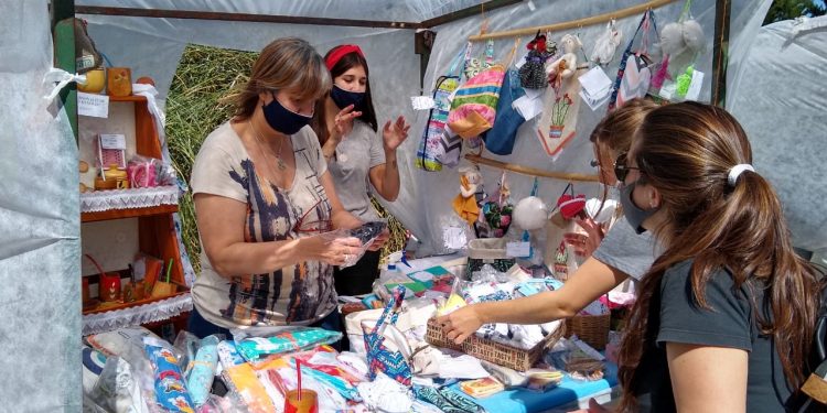 Exitoso Primer Paseo de Artesanos y Productores en Tornquist (video y fotos)