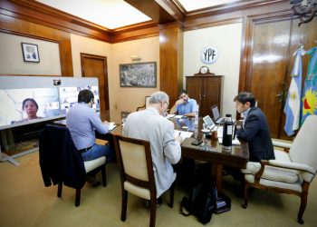 Kicillof evaluó la situación epidemiológica de la Provincia junto a intendentes y especialistas