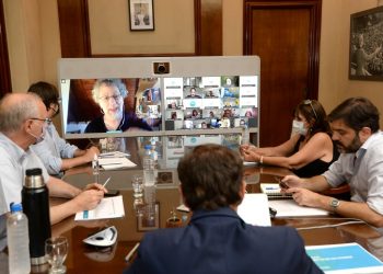 Kicillof repasó la situación epidemiológica con el Comité de Expertos e intendentes de toda la Provincia