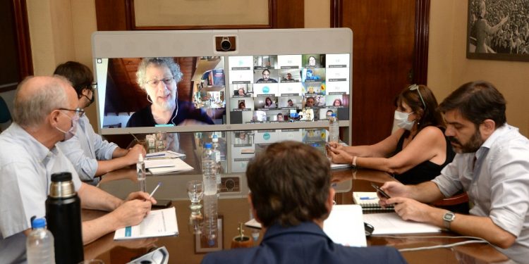 Kicillof repasó la situación epidemiológica con el Comité de Expertos e intendentes de toda la Provincia