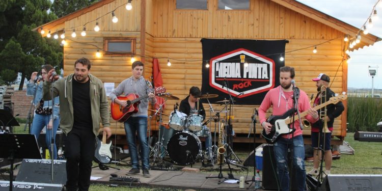 Media Pinta Rock en el 2° Paseo de Productores y Artesanos del distrito