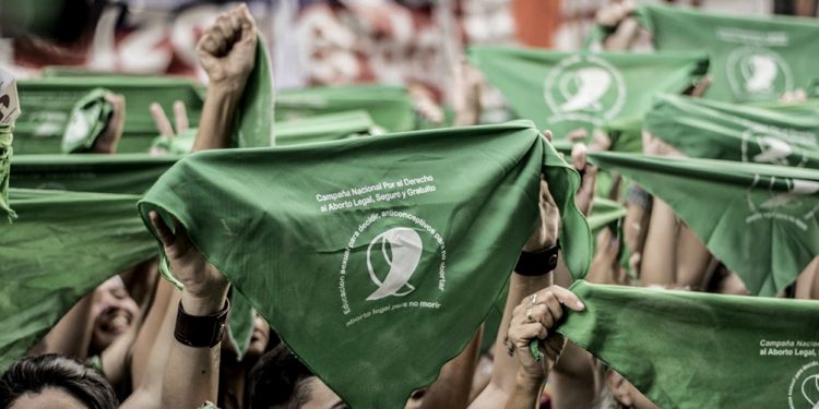 Católicos y evangelistas convocan a ayuno y oración en la previa al tratamiento del aborto