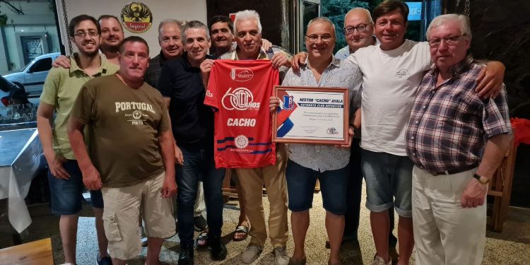 Automoto homenajeó a “Cacho” Ayala