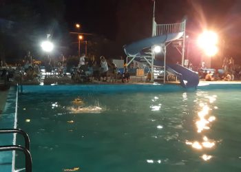 Gran éxito del evento nocturno en las piscinas municipales (fotos, notas y videos musicales)