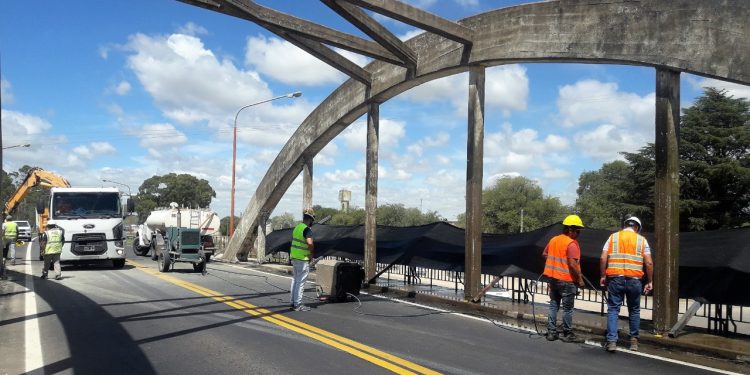Vialidad Nacional ejecutó trabajos de puesta en valor en el puente de acceso a Pigüe en la RN 33