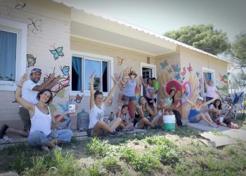 Muraleros y vecinos de la comarca pintaron el Hogar “Santa Clara” (fotos y entrevistas de CELTTV)