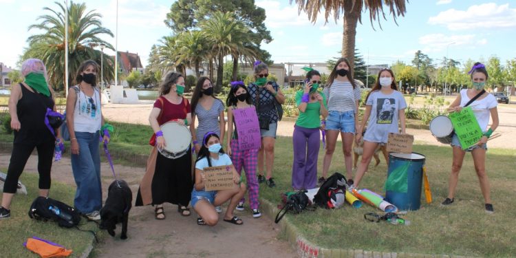 Se realizó en Tornquist una marcha en repudio por el femicidio de Ursula Bahillo (video, fotos y videoentrevista)