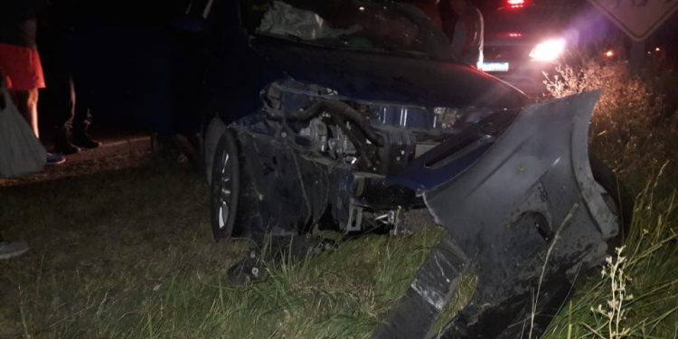 Ruta 33: Chocaron un auto y un camión: una llanta se desprendió e impactó en otro vehículo