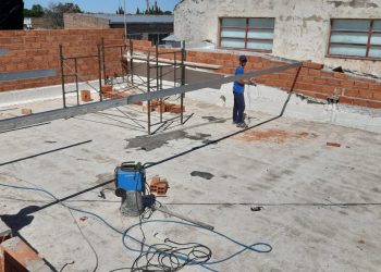 Avanzan las obras de la puesta en valor de la Biblioteca Popular “Ernesto Tornquist” (fotos y videoentrevistas)