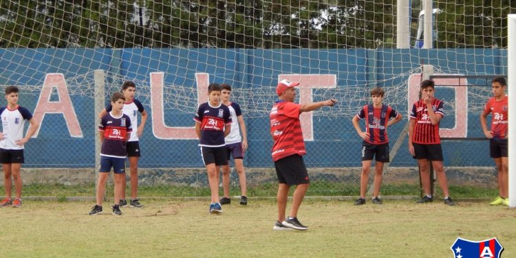 Automoto amplió el cuerpo técnico de inferiores