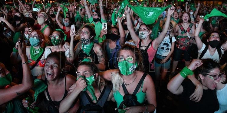 Argentina conmemora el Día de la Mujer con una agenda en tensión, centrada en la IVE y el femicidio