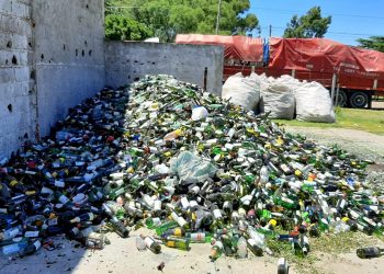 Fue entregado un cargamento de 2400 kilos de vidrio recuperado