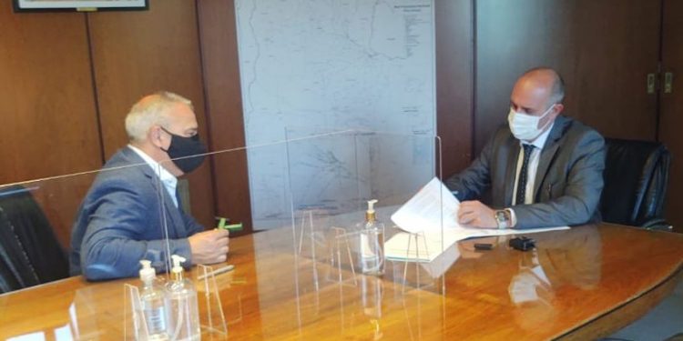 Bordoni firmó un convenio para la refuncionalización de la Estación Saldungaray con fines turísticos