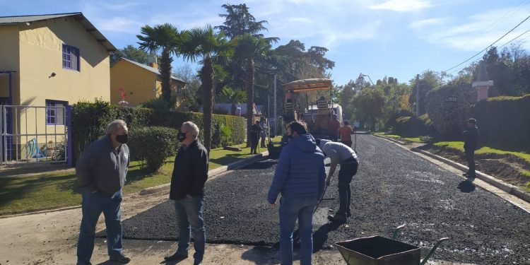 Comenzó la pavimentación de las calles Frontini y Ernesto Tornquist de Sierra de la Ventana