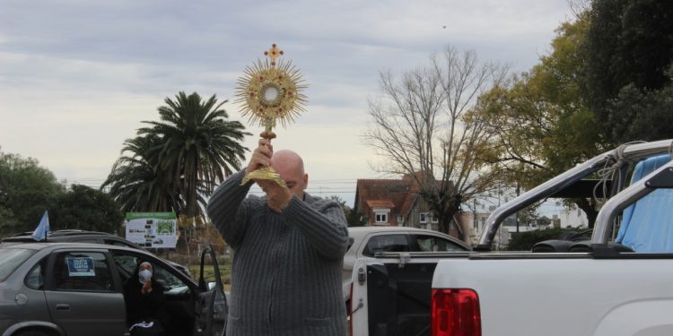 Procesión de Corpus Christi “Ante tanto dolor y angustia, la parte espiritual es fundamental” (fotos, videos y nota de CELTTV Noticias)