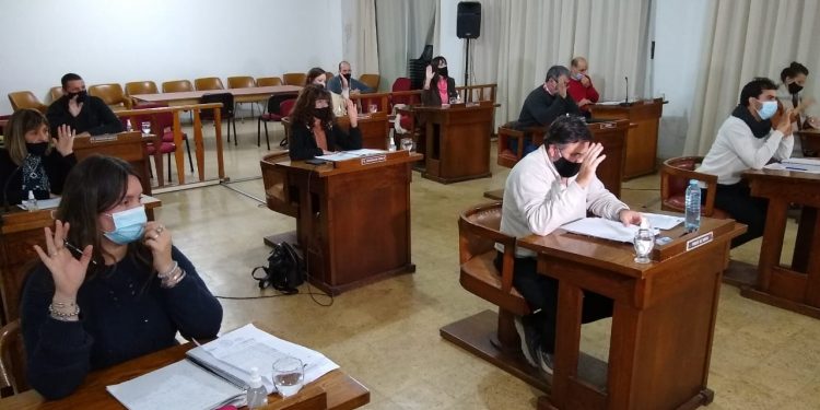 HCD: Clases presenciales, suspensión del incremento salarial y preocupación por el sistema de salud