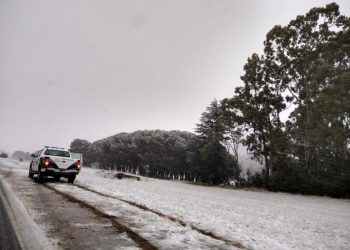 Por la nieve acumulada solicitan circular con precaución sobre la Ruta 76