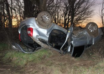 Salvo su vida de milagro tras protagonizar un vuelco en la Ruta 76 (incluye fotos y video)