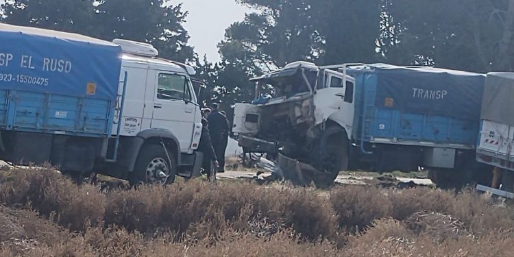 Una persona herida tras el choque de dos camiones en la Ruta 33