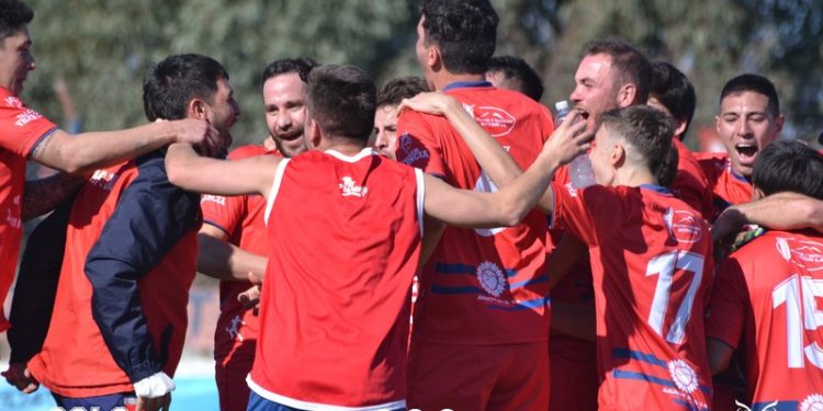 AUTOMOTO LE SACÓ EL INVICTO A UNIÓN Y ESCALÓ A LA CIMA