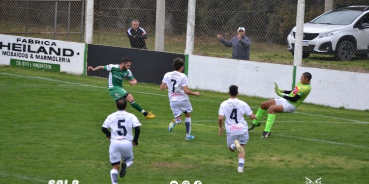 CON POCO LE ALCANZÓ