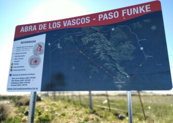 Continúa la instalación de cartelería en el distrito