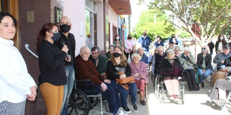 Hogar Central “Los abuelos tienen un papel fundamental en nuestras vidas y dejan una huella imposible de borrar”