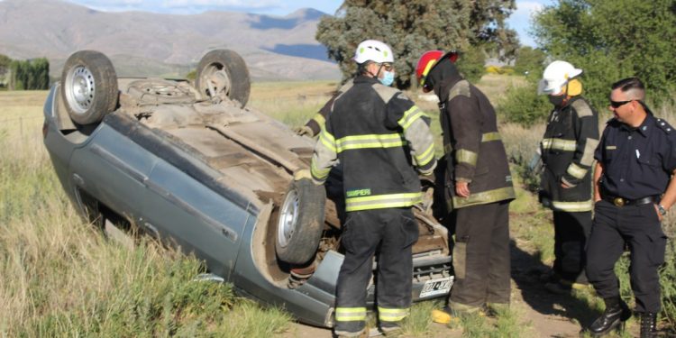 Un tornquistense volcó en la Ruta 76 (video y fotos de CELTTV)
