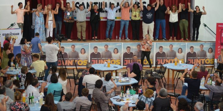 Juntos realizó una concurrida cena y se recordó el 38º aniversario del triunfo de Alfonsín en las urnas (Videos y notas)