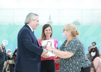 EL PRESIDENTE ANUNCIÓ UN BONO DE FIN DE AÑO DE 8000 PESOS PARA JUBILADOS Y PENSIONADOS