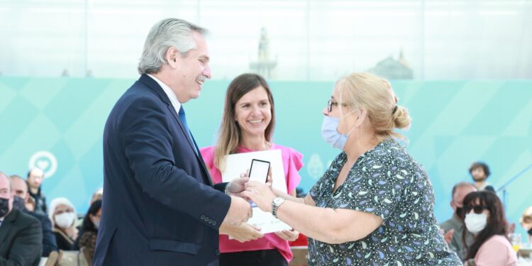 EL PRESIDENTE ANUNCIÓ UN BONO DE FIN DE AÑO DE 8000 PESOS PARA JUBILADOS Y PENSIONADOS