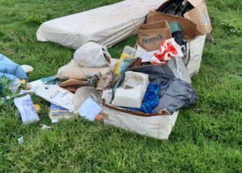 Solicitan no arrojar residuos en la vía pública