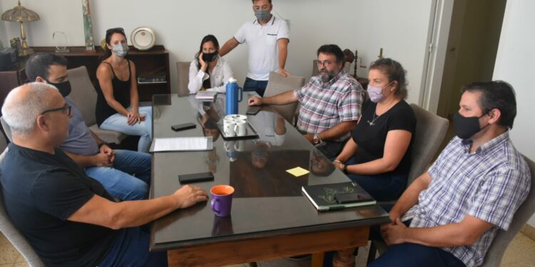 Arbolado público: Visitó el distrito un funcionario provincial y fue presentada la nueva profesional a cargo del área en Tornquist (fotos y notas en video)