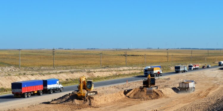 Vialidad Nacional continúa con los trabajos en todo el tramo de la Autopista Bahía Blanca – Tornquist de la Ruta 33