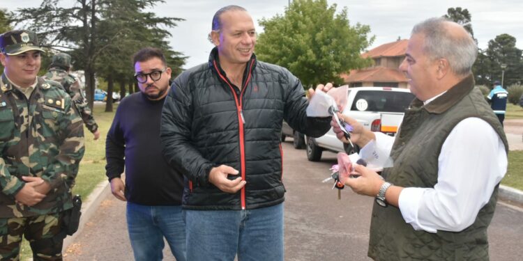 El ministro Berni visitó Tornquist, entregó patrulleros y realizó anuncios en materia de seguridad para el distrito