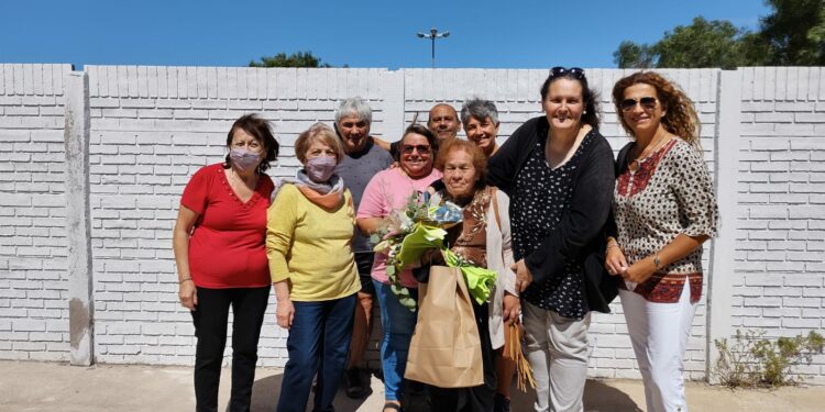 Emotivo reconocimiento en el Día de las Mujeres Trabajadoras a una permanente colaboradora (videos y fotos)
