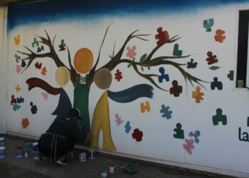 En Villa Ventana se realizó un mural por el Día Mundial de la Concientización sobre Autismo (video y fotos)