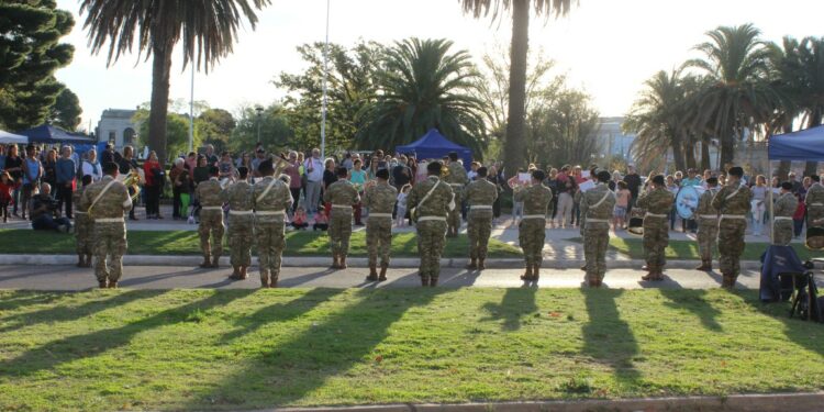 Con distintos géneros músicales comenzaron los festejos del 139º Aniversario de la ciudad de Tornquist (fotos, videos y nota)