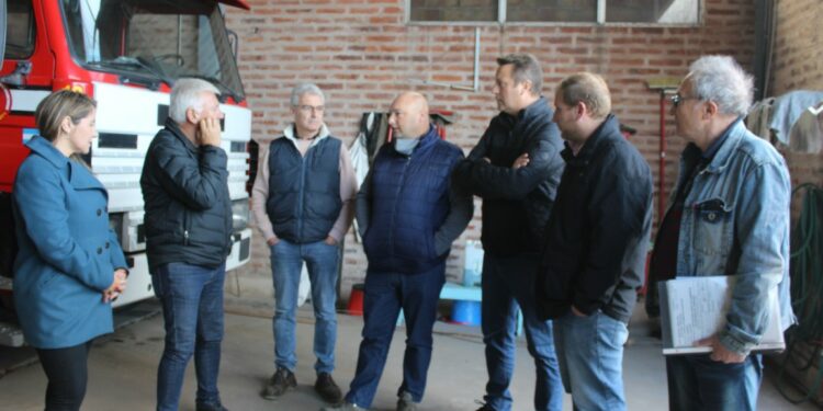 El diputado del FDT. Alejandro Dichiara visitó el cuartel de bomberos de Tornquist