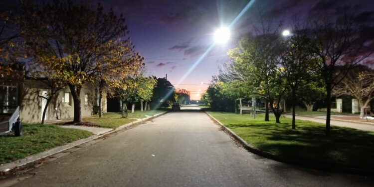 Comenzó la instalación de nuevas luminarias led en el alumbrado público de Tornquist