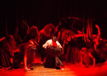 La Escuela Folkórica festejó y desplegó toda su jerarquía en el Teatro Funke (videos y notas)