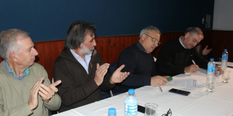 Se firmó en Tornquist el Acta Compromiso de la Red de Municipios Cooperativos (fotos y videos)