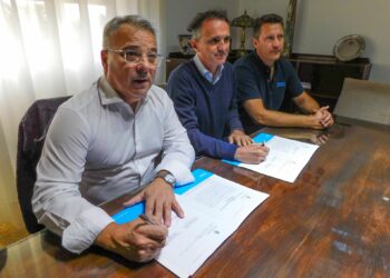 Bordoni recibió al Ministro de Obras Públicas de la Nación y firmó el convenio de ampliación de la red de desagües cloacales de Tornquist