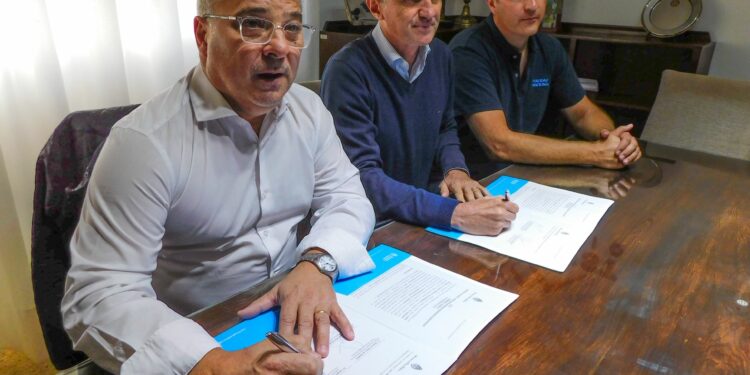 Bordoni recibió al Ministro de Obras Públicas de la Nación y firmó el convenio de ampliación de la red de desagües cloacales de Tornquist