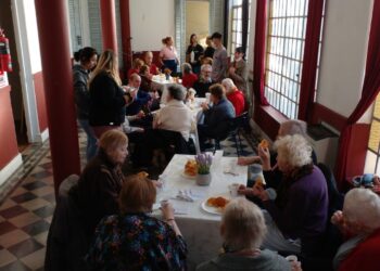 Abuelos de hogares de Tornquist visitaron el Museo Casa de la Historia