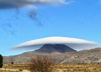 Una nube en forma de sombrero sobre el Tres Picos causó furor en la Comarca