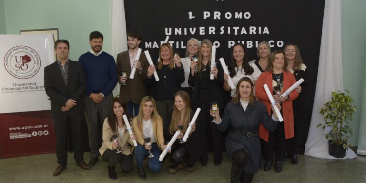 Recibieron su diploma los primeros egresados universitarios de Saldungaray