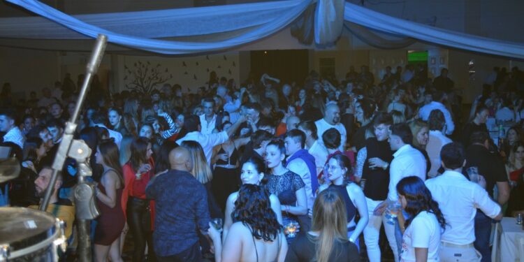 Unión festejó el Día del Amigo, más de 600 personas disfrutaron en la Sociedad Italiana (videos y fotos)